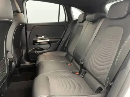 Photo 32 Mercedes GLA  200 d 8G-DCT