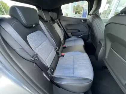 Photo 6 Renault Clio  E-Tech full hybrid 145 ch GSR2