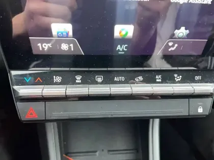 Photo 23 Renault Captur  E-Tech full hybrid 160 ch