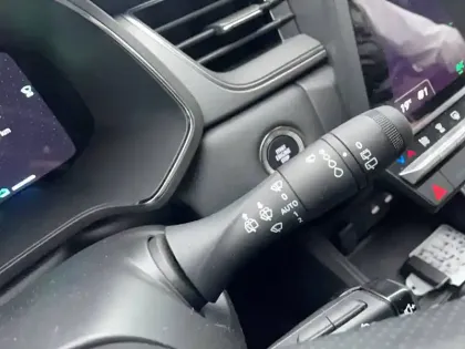 Photo 17 Renault Captur  E-Tech full hybrid 160 ch