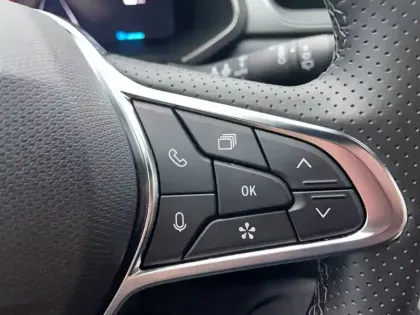 Photo 15 Renault Captur  E-Tech full hybrid 160 ch