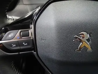 Photo 11 Peugeot 2008  e- 136ch Style