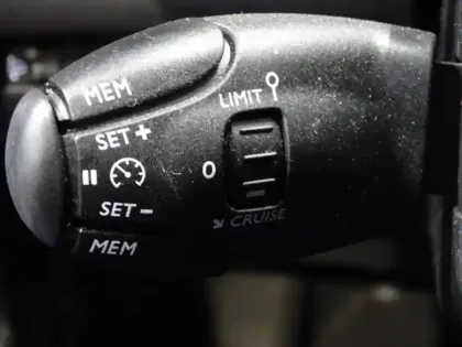 Photo 13 Peugeot 2008  e- 136ch Style