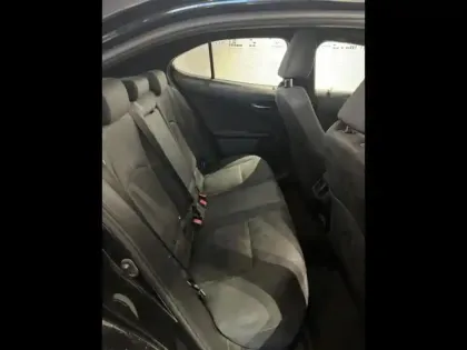 Photo 8 Lexus UX  300e Pack