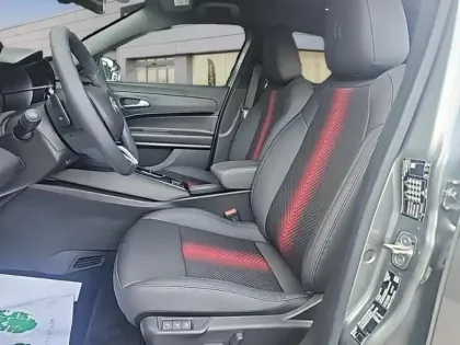 Photo 8 Alfa Romeo Junior  1.2 Ibrida 145ch Speciale e-DCT6