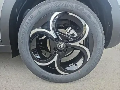 Photo 10 Alfa Romeo Junior  1.2 Ibrida 145ch Speciale e-DCT6