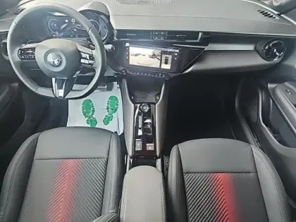 Photo 7 Alfa Romeo Junior  1.2 Ibrida 145ch Speciale e-DCT6