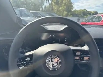 Photo 10 Alfa Romeo Junior  1.2 Ibrida 145ch Speciale e-DCT6