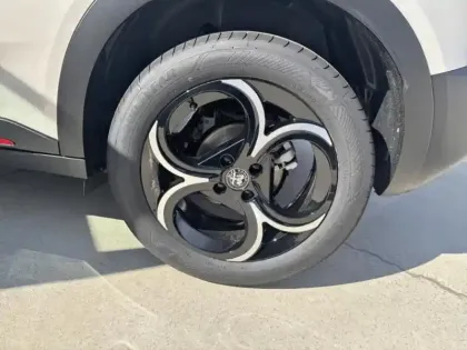 Photo 6 Alfa Romeo Junior  1.2 Ibrida 145ch Speciale e-DCT6