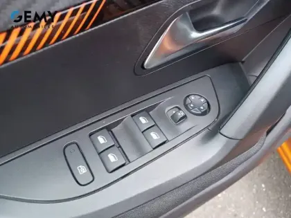 Photo 12 Peugeot 2008  BlueHDi 100 S&S BVM6