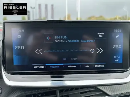 Photo 15 Peugeot 2008  PureTech 155 S&S EAT8