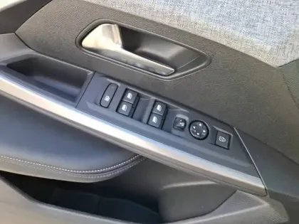 Photo 14 Peugeot 3008  Hybrid 145 e-DCS6