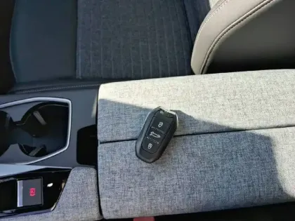 Photo 27 Peugeot 3008  Hybrid 145 e-DCS6