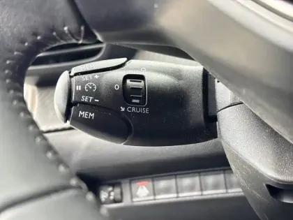 Photo 17 Peugeot 208  PureTech 100 S&S BVM6