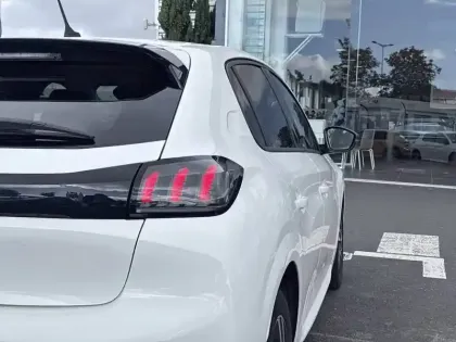 Photo 16 Peugeot 208  PureTech 100 S&S BVM6