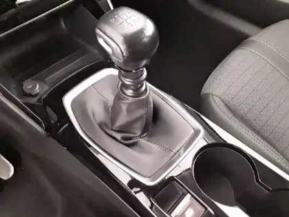 Photo 33 Peugeot 208  PureTech 100 S&S BVM6