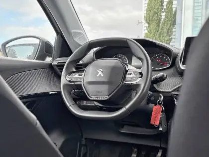 Photo 8 Peugeot 208  PureTech 100 S&S BVM6