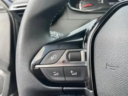 Photo 18 Peugeot 2008  PureTech 100 S&S BVM6 Active