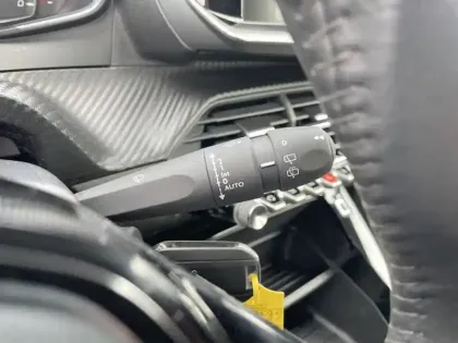 Photo 17 Peugeot 2008  PureTech 100 S&S BVM6 Active