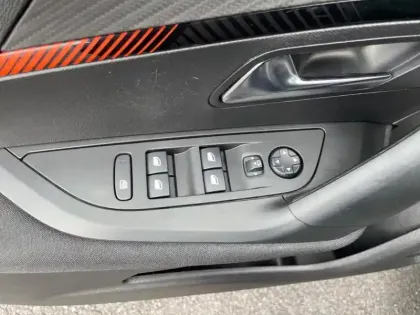 Photo 19 Peugeot 2008  PureTech 100 S&S BVM6 Active