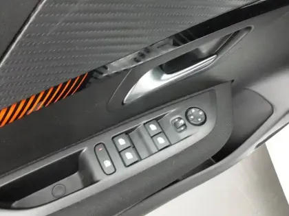 Photo 38 Peugeot 208  PureTech 75 S&S BVM5