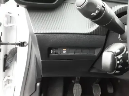 Photo 39 Peugeot 208  PureTech 75 S&S BVM5