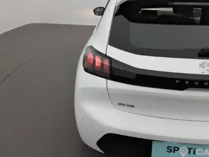 Photo 37 Peugeot 208  PureTech 75 S&S BVM5
