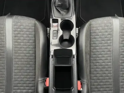 Photo 30 Peugeot 2008  PureTech 130 S&S BVM6