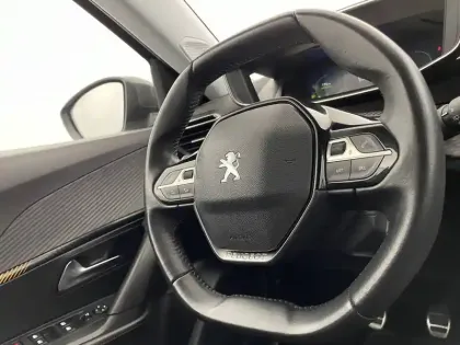 Photo 28 Peugeot 2008  PureTech 130 S&S BVM6