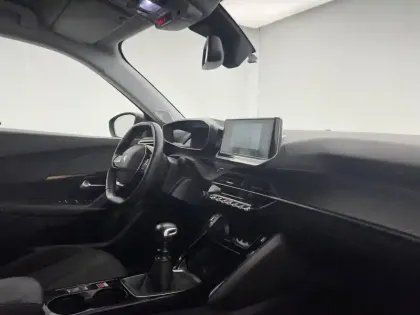 Photo 25 Peugeot 2008  PureTech 130 S&S BVM6