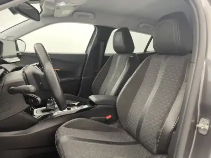 Photo 13 Peugeot 2008  PureTech 130 S&S BVM6