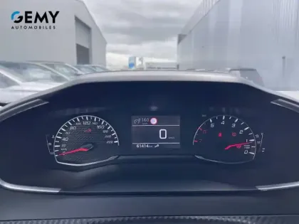 Photo 31 Peugeot 2008  PureTech 100 S&S BVM6