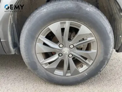 Photo 36 Peugeot 2008  PureTech 100 S&S BVM6