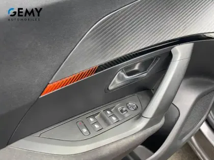 Photo 24 Peugeot 2008  PureTech 100 S&S BVM6