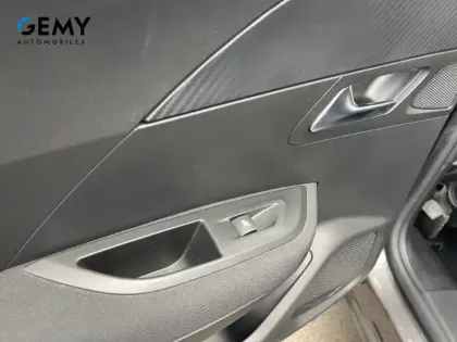 Photo 25 Peugeot 2008  PureTech 100 S&S BVM6