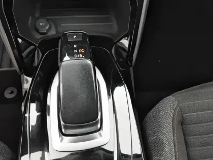 Photo 39 Peugeot 2008  Moteur électrique 136 ch