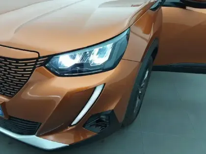 Photo 41 Peugeot 2008  Moteur électrique 136 ch