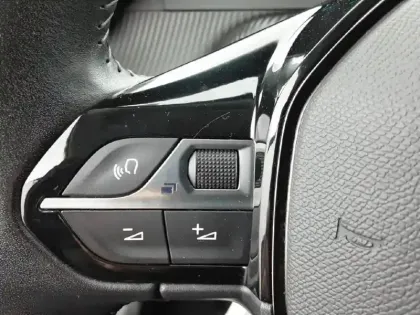 Photo 45 Peugeot 2008  Moteur électrique 136 ch