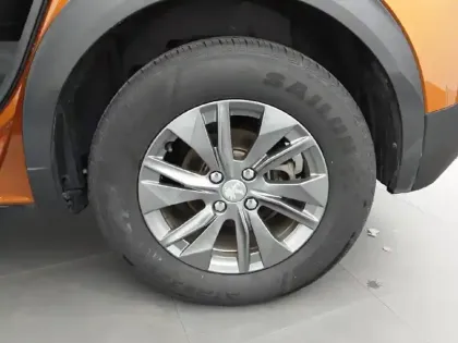 Photo 38 Peugeot 2008  Moteur électrique 136 ch