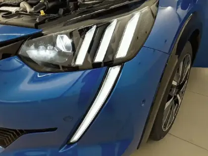 Photo 15 Peugeot 208  PureTech 100 S&S BVM6