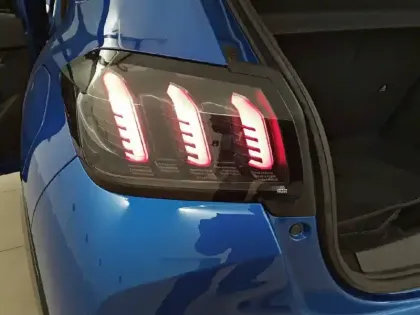 Photo 16 Peugeot 208  PureTech 100 S&S BVM6