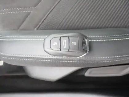 Photo 14 Peugeot 308  PHEV 180ch GT e-EAT8