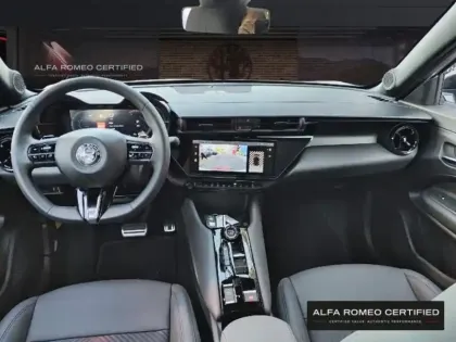 Photo 7 Alfa Romeo Junior  1.2 Ibrida 145ch Speciale e-DCT6