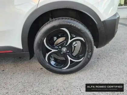 Photo 10 Alfa Romeo Junior  1.2 Ibrida 145ch Speciale e-DCT6