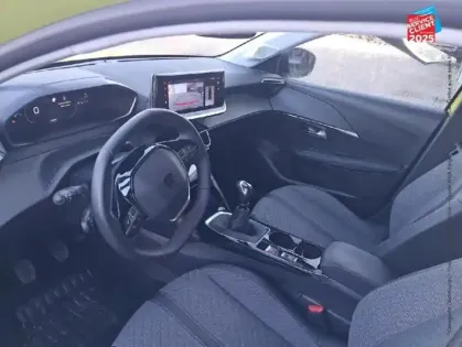 Photo 14 Peugeot 208  1.2 PureTech 100ch S/S Allure Camera Carplay