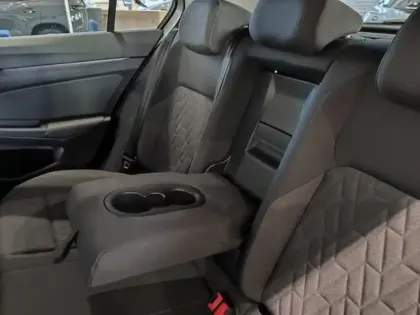 Photo 12 Volkswagen Golf  1.5 eHybrid 204ch VW Edition DSG6