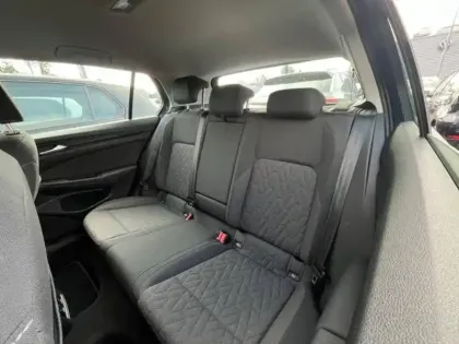 Photo 8 Volkswagen Golf  1.5 eTSI EVO2 116 DSG7