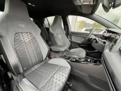 Photo 10 Volkswagen Golf  1.5 eTSI OPF 130 DSG7