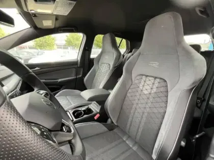 Photo 5 Volkswagen Golf  1.5 eTSI OPF 130 DSG7