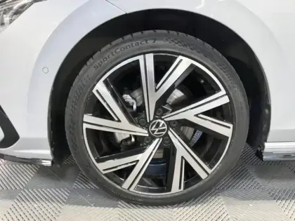 Photo 8 Volkswagen Golf  1.5 eTSI OPF 130 DSG7